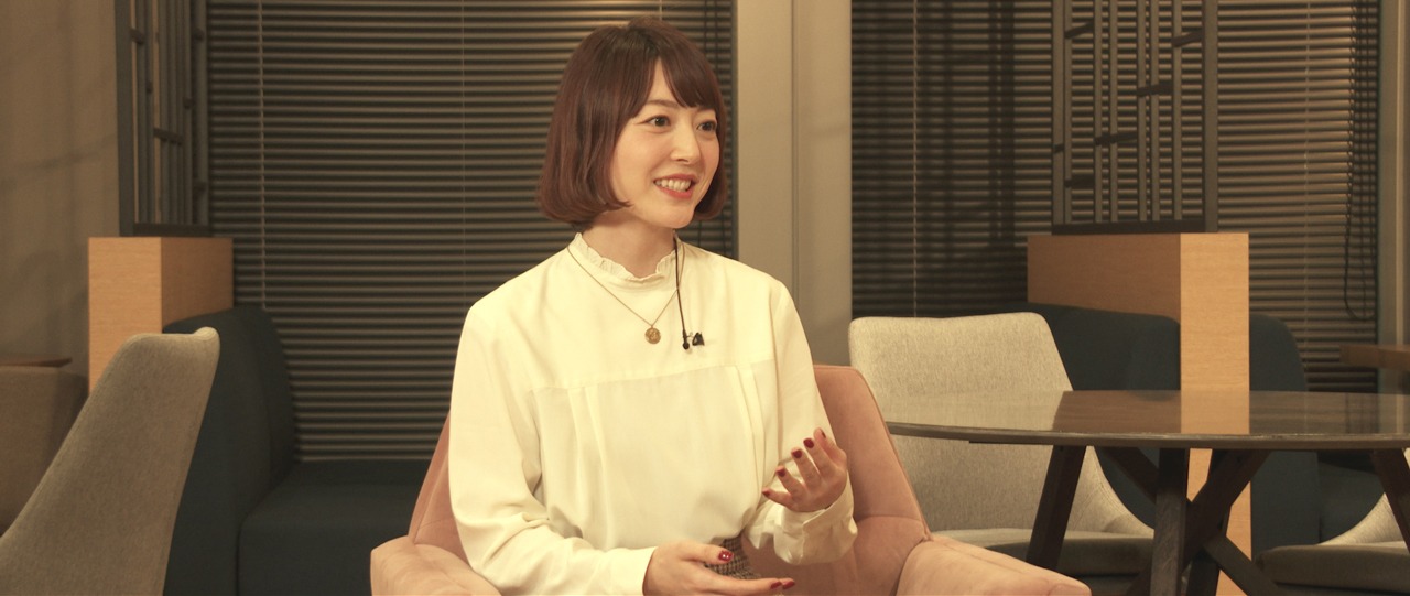 「スペシャルキャスト対談～どうにかなる日々、私たちの日々～」より花澤香菜。