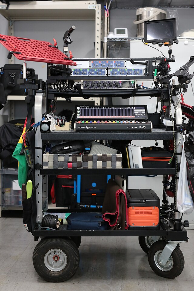 反町憲人のサウンドカート。一部のパーツは反町自身がはんだごてなどを使用して自作した。
