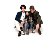 後列左から千葉雄大、哀川翔。前列左からピーター、バーナバス。