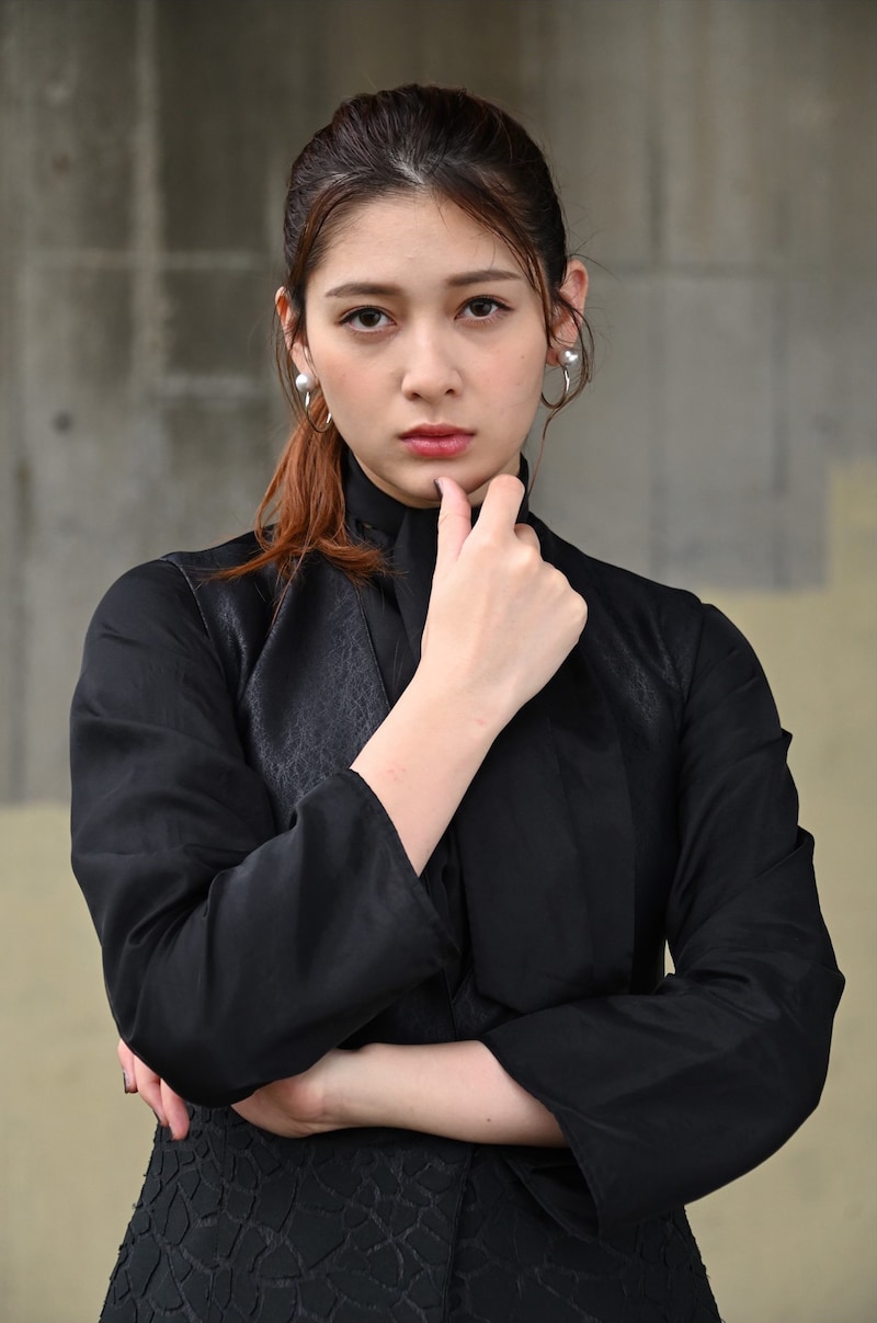 アンジェラ芽衣演じる神代玲花。