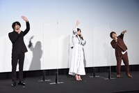 左から横浜流星、吉高由里子、三木孝浩。