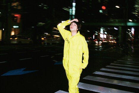 「板垣瑞生カレンダー2021 -last moment in 10's-」より、本人のお気に入りカット。