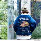 「となりのトトロ」のスカジャン発売、疾走するネコバスをデザイン