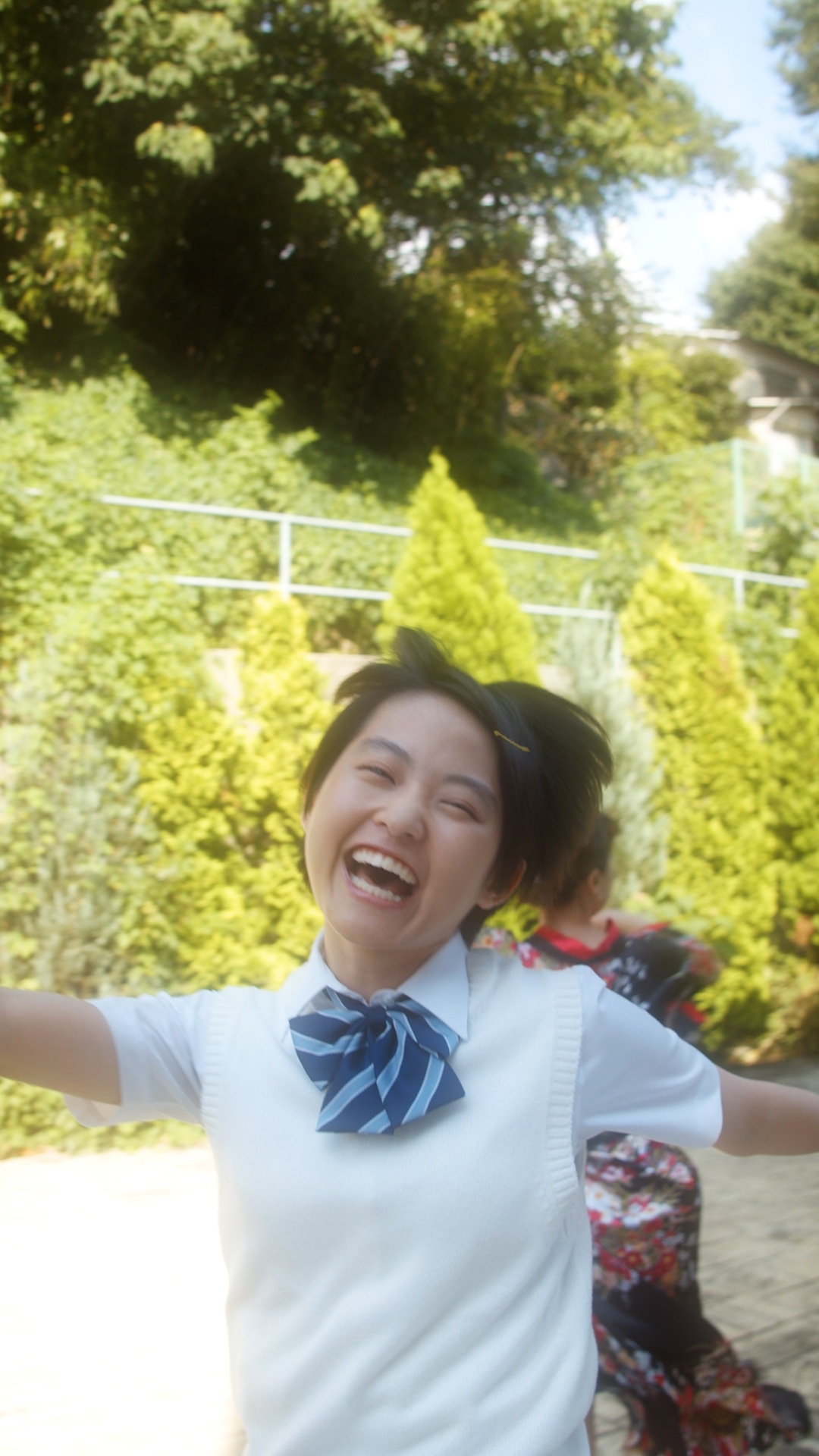 「私たちも伊藤万理華ですが。」より、伊藤万理華演じる女子高生。