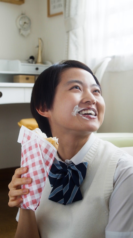 「私たちも伊藤万理華ですが。」より、伊藤万理華演じる女子高生。