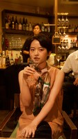 「私たちも伊藤万理華ですが。」より、伊藤万理華演じる恋愛カウンセラー。