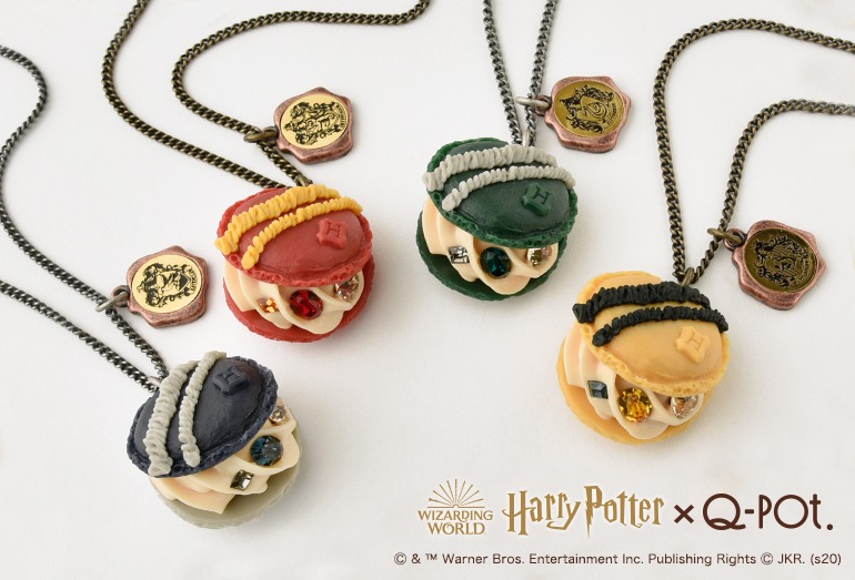 「Gryffindor / Hufflepuff /Slytherin / Ravenclaw Macaron Necklace」（各税込9900円）