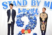 左から妻夫木聡、宮本信子。