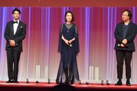 第33回東京国際映画祭のオープニングセレモニーの様子。左から森崎ウィン、筒井真理子、深田晃司。
