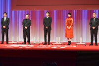 第33回東京国際映画祭オープニングセレモニーの様子。左から佐藤現、武正晴、北村匠海、瀧内公美、足立紳。