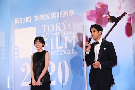 左から土村芳、森崎ウィン。