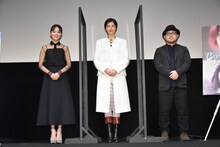 「君は永遠にそいつらより若い」ワールドプレミアの様子。左から奈緒、佐久間由衣、吉野竜平。