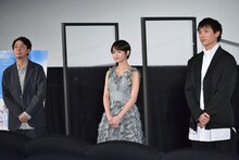 左から松本壮史、伊藤万理華、金子大地。