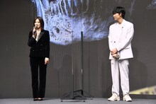 左から北川景子、綾野剛。