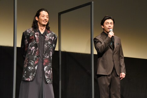 森山未來（左）と、北村匠海からの質問に慌てる勝地涼（右）。