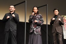 「アンダードッグ」舞台挨拶の様子。左から武正晴、森山未來、勝地涼。