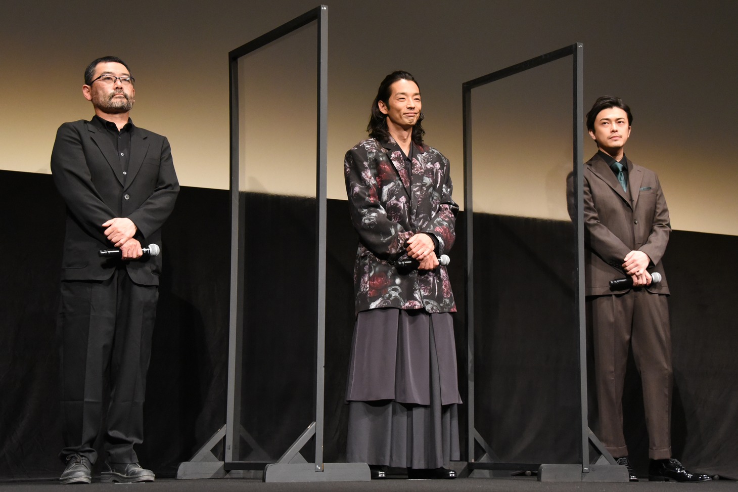 左から武正晴、森山未來、勝地涼。