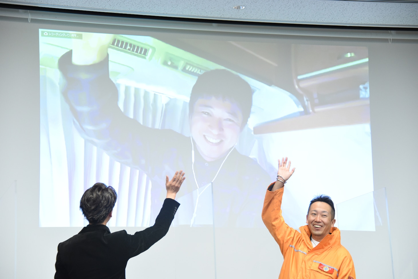 リモート参加した原田篤（スクリーン）。