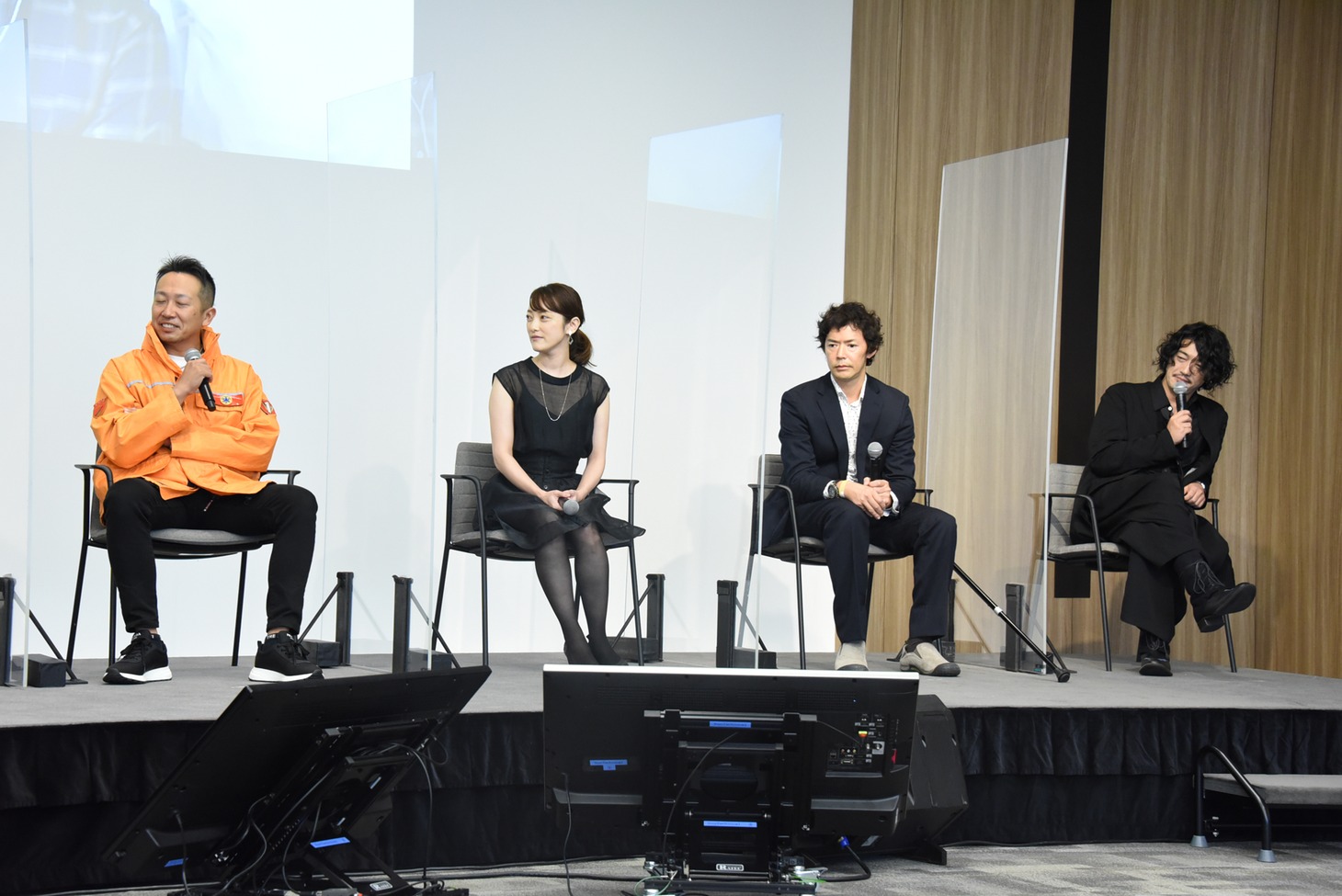 左から西岡竜一朗、柴田かよこ、柴田賢志、谷口賢志。
