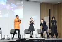 名乗りを披露する「救急戦隊ゴーゴーファイブ」チーム。