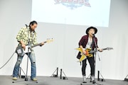 オープニング曲「魔法戦隊マジレンジャー」披露の様子。