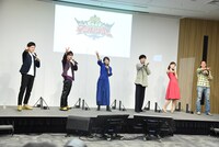 名乗りを披露するキャストたち。