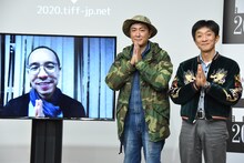 トークシリーズ「アジア交流ラウンジ」の様子。左からアピチャッポン・ウィーラセタクン、富田克也、相澤虎之助。