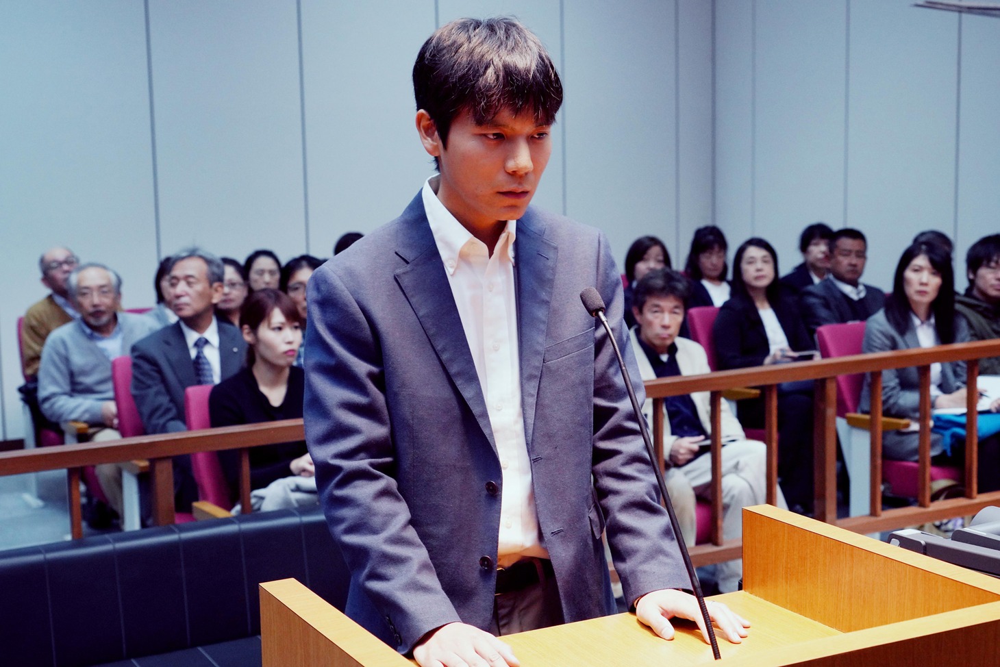 石田法嗣演じる小泉裕二。