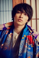 「横浜流星カレンダー2021」特典ポストカードのイメージカット（楽天ブックス版）。