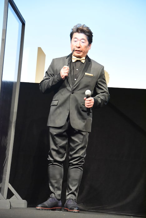 トングとマイクを間違えた寺門ジモン。