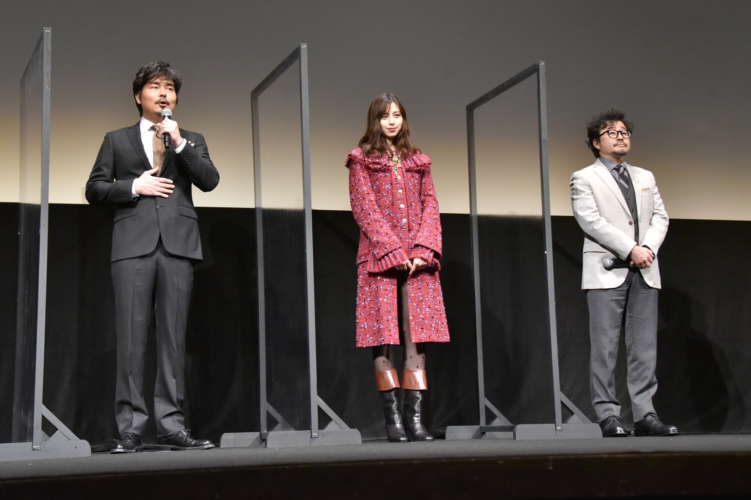 「水上のフライト」舞台挨拶の様子。