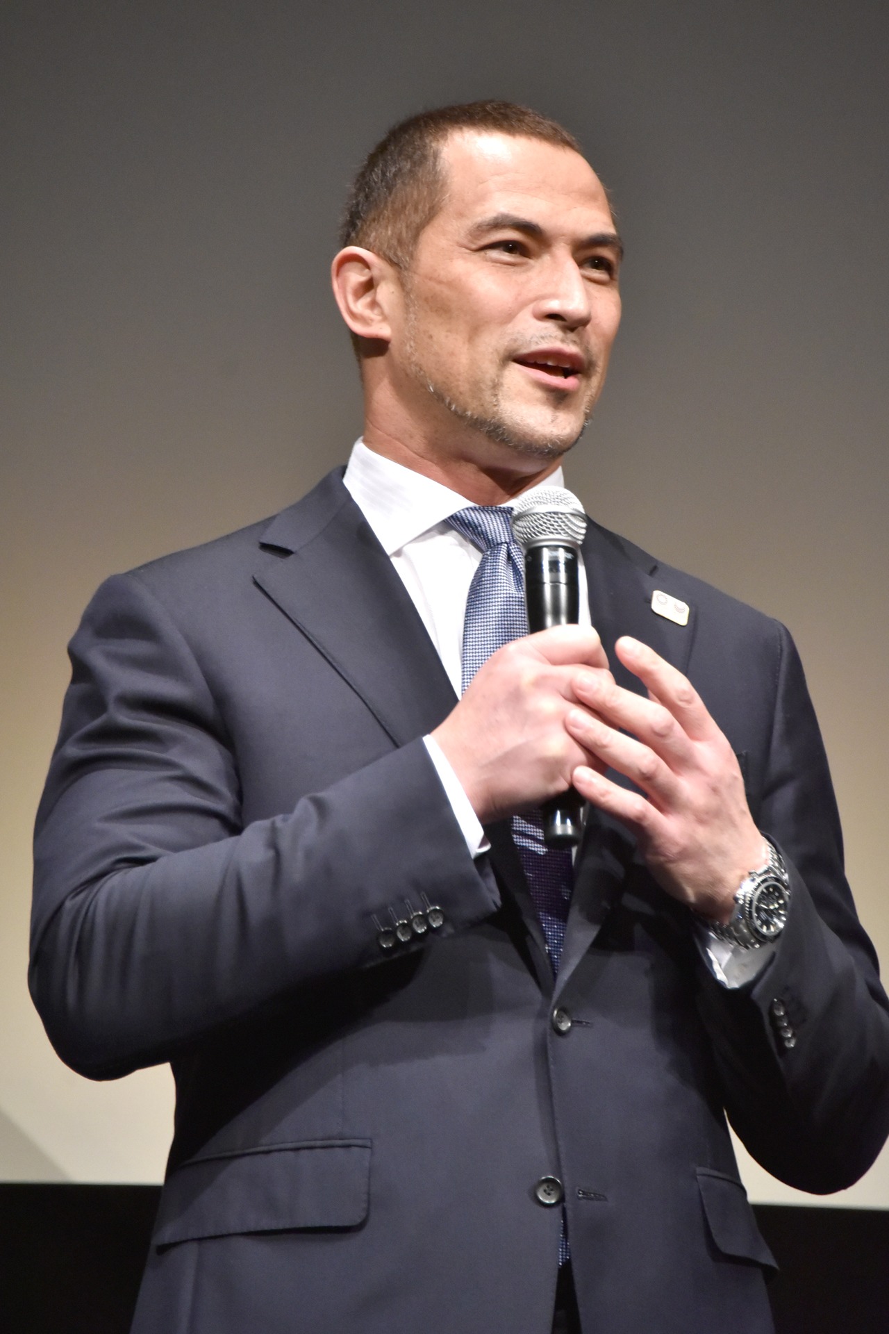 室伏広治