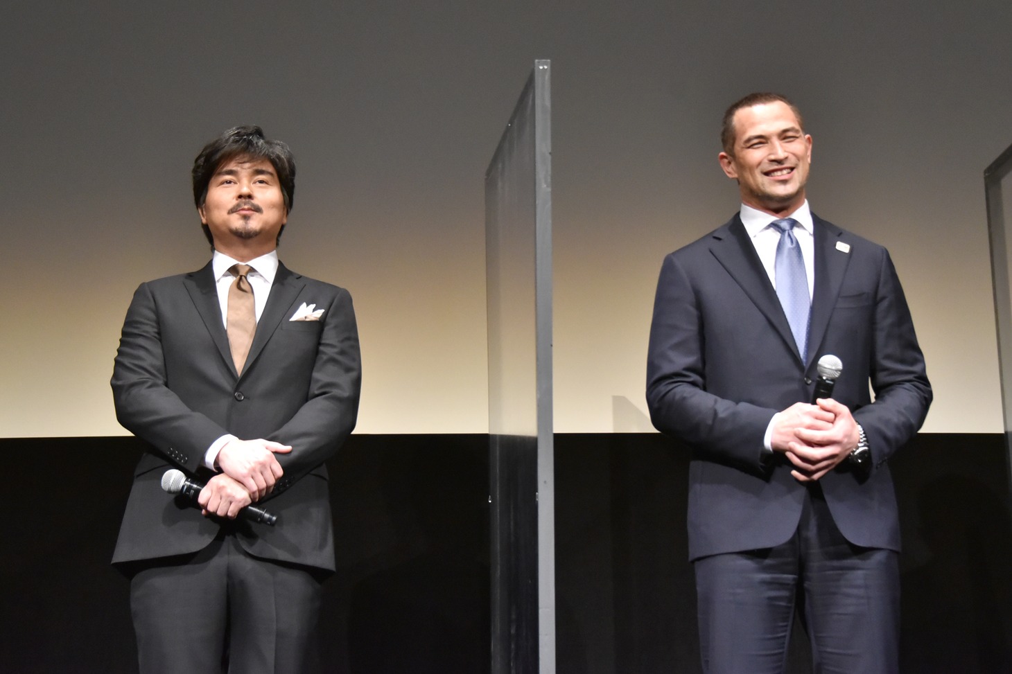 「水上のフライト」舞台挨拶の様子。