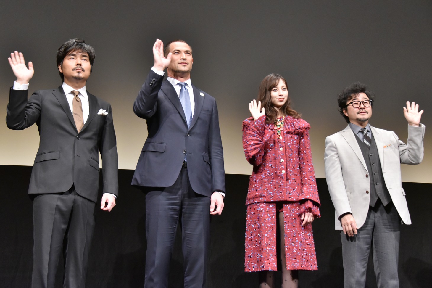 「水上のフライト」舞台挨拶の様子。