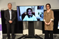 左からモデレーターの石坂健治、モーリー・スリヤ、ヤン ヨンヒ。