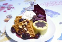 「おんぷのワッフル〜グレープ＆マスカルポーネ添え〜」（税込1428円）
