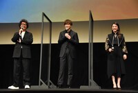左から三木康一郎、白濱亜嵐、平祐奈。