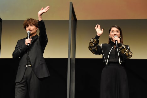 左から白濱亜嵐、平祐奈。