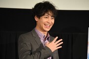 ポーズを決める小澤亮太。