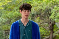 宮沢氷魚演じる霧島アキラ。