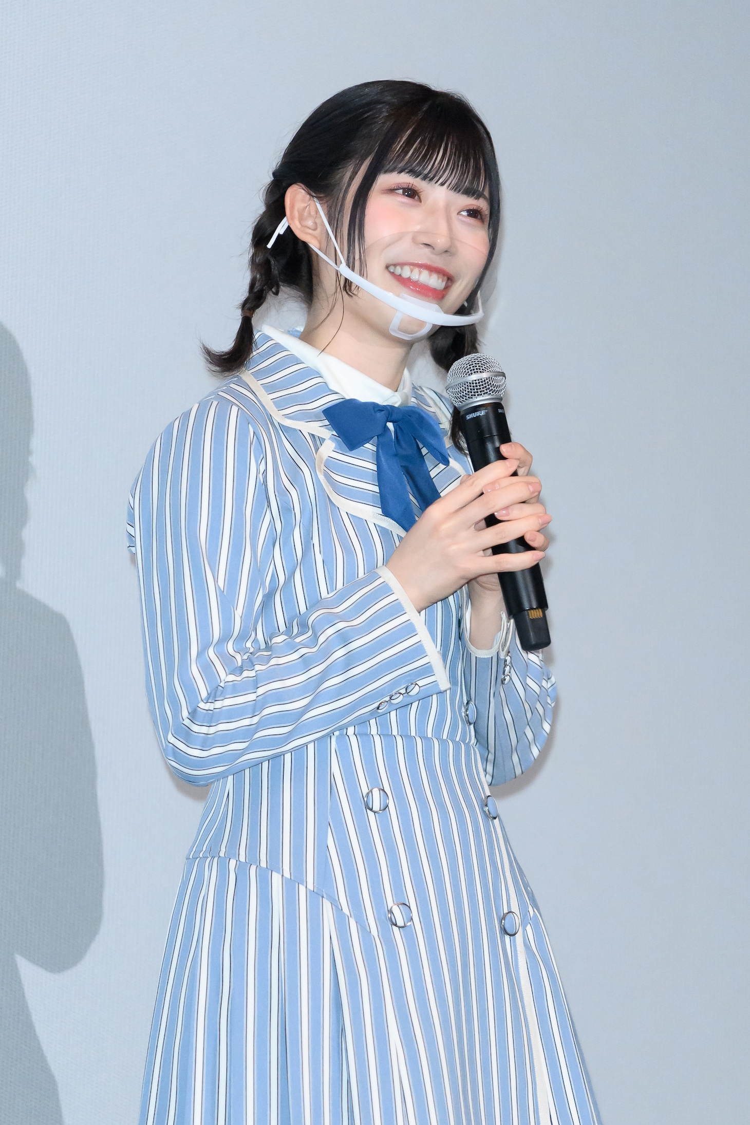 東村芽依