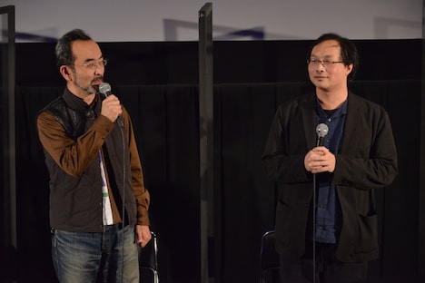 左から古舘寛治、深田晃司。