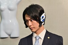 「劇場版 仮面ライダーゼロワン（仮題）」より、南圭介演じる弁護士ビンゴ。