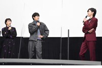 左から映美くらら、井ノ原快彦、道枝駿佑。