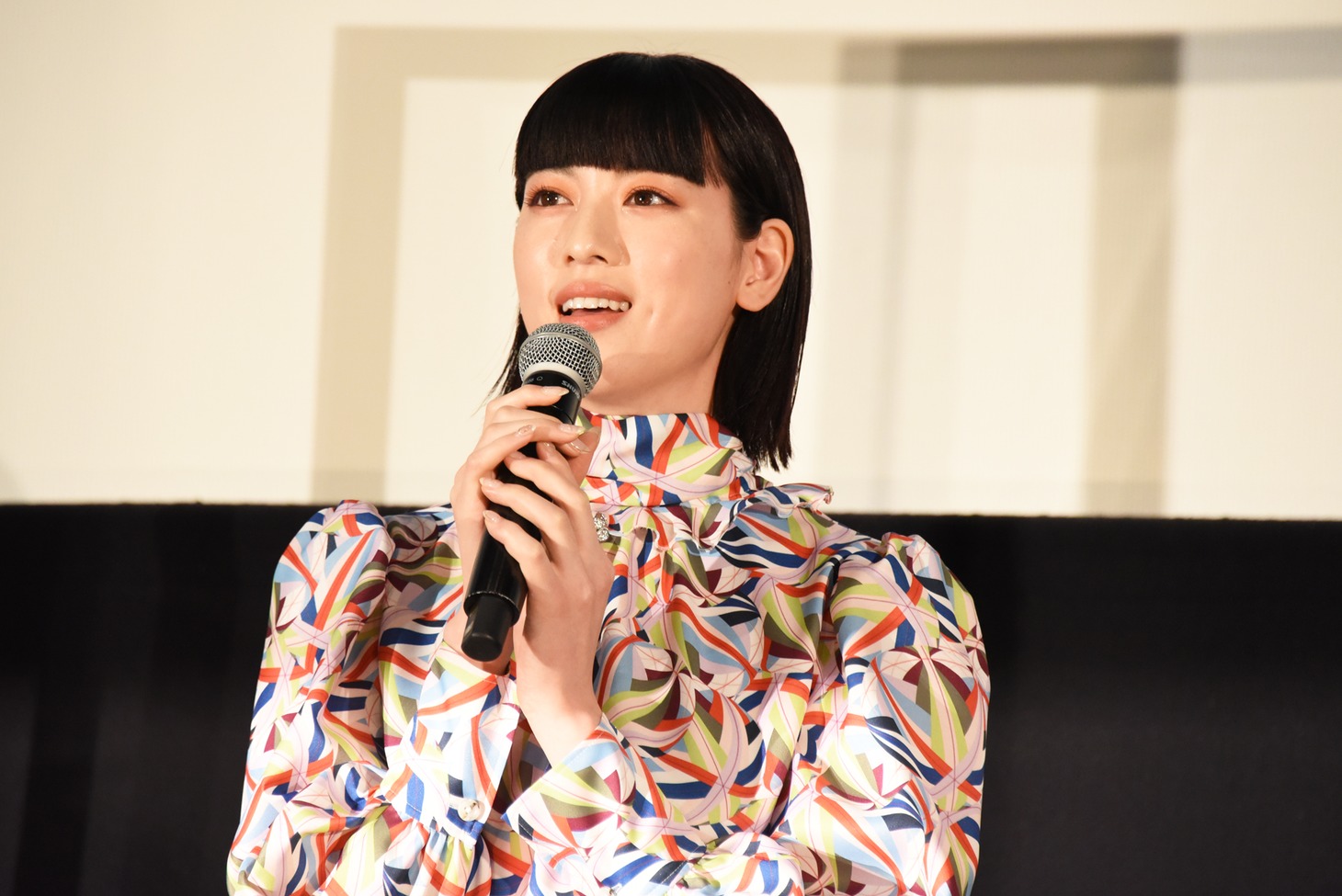 三吉彩花