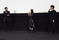 左から宮野真守、花澤香菜、櫻井孝宏。