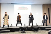 名乗りを披露する「百獣戦隊ガオレンジャー」チーム。