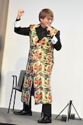 名乗りを披露する酒井一圭。