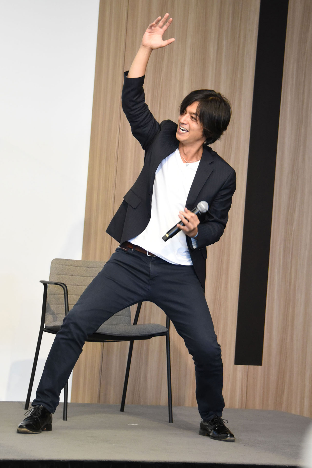 名乗りを披露する柴木丈瑠。