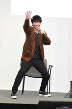 名乗りを披露する金子昇。